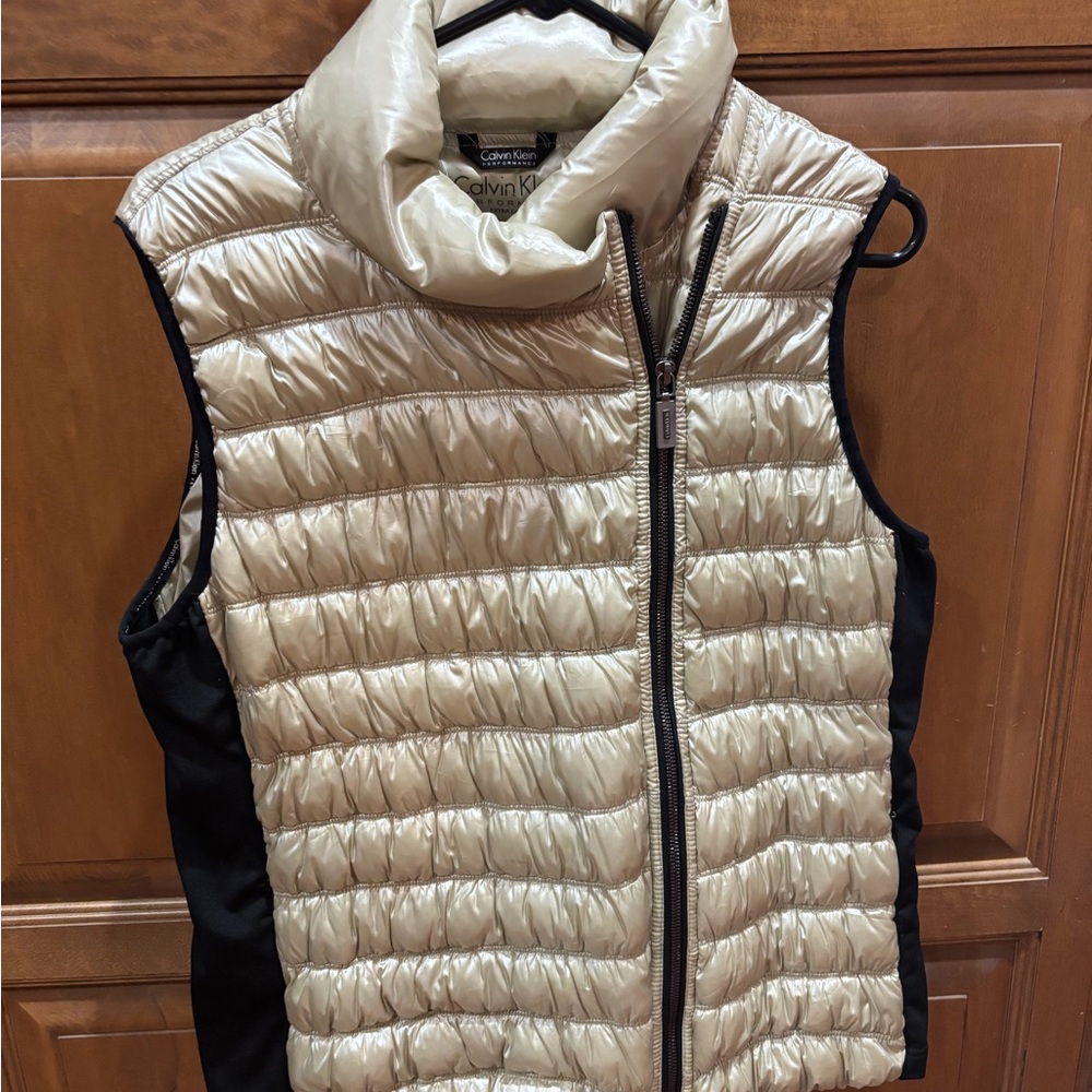 Calvin Klein women’s Performance Down Puffer Vest Gold Asymmetrical Zipper Xl